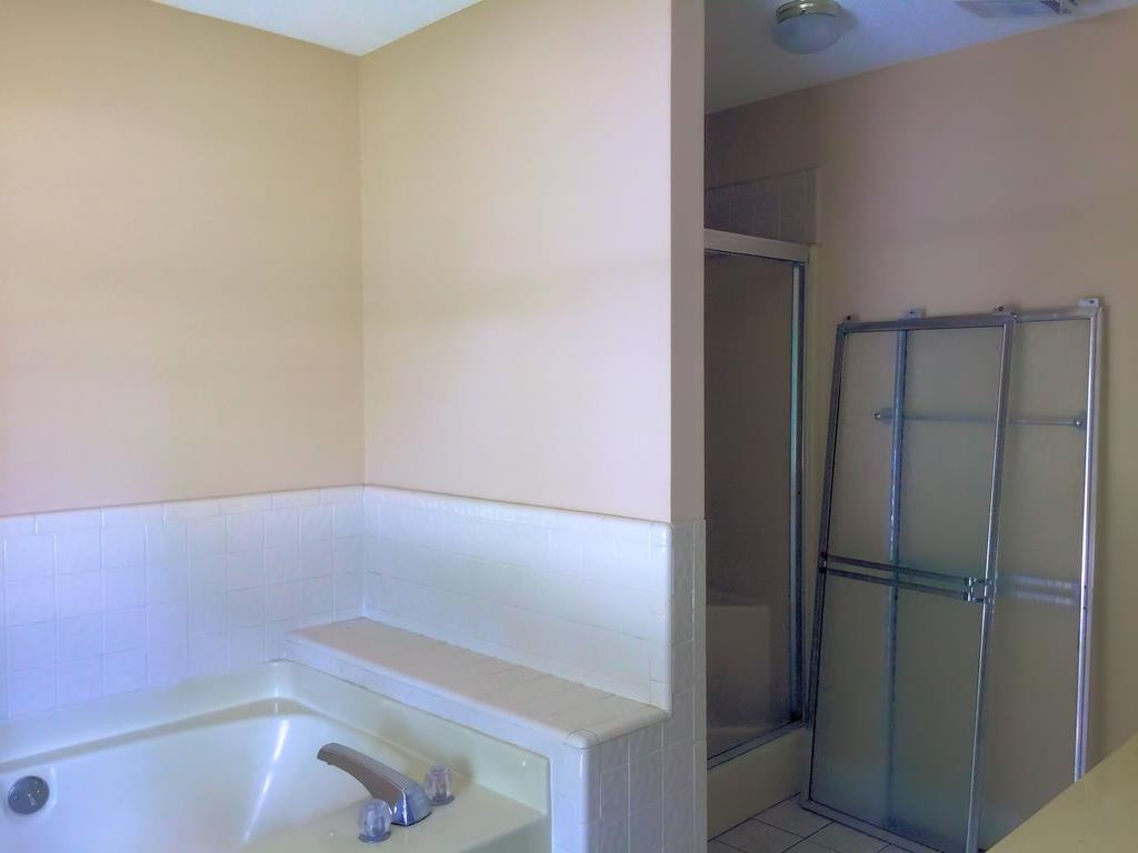 628 Fieldstone Way Evans, GA 30809 - Photo 10 of 17 Master Bath