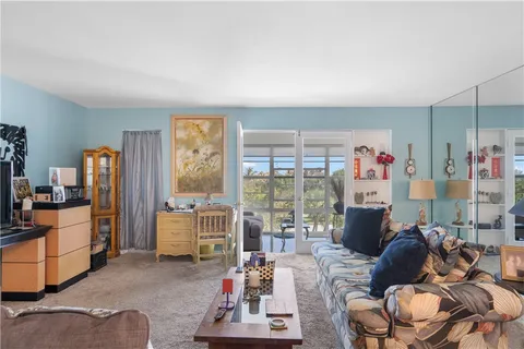 $215,000 | 2333 Indian River Boulevard, Unit 401, Vero Beach, FL 32960