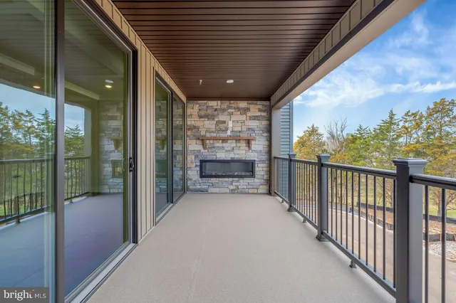 $715,000 | 43769 Metro Terrace, Ashburn, VA 20147