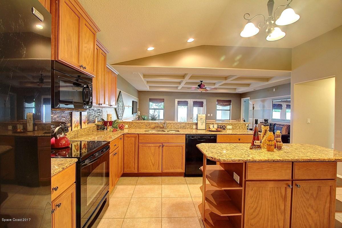 1202 Becket Place Melbourne, FL 32940 - Photo 9 of 38 a kitchen with lots of counter top space