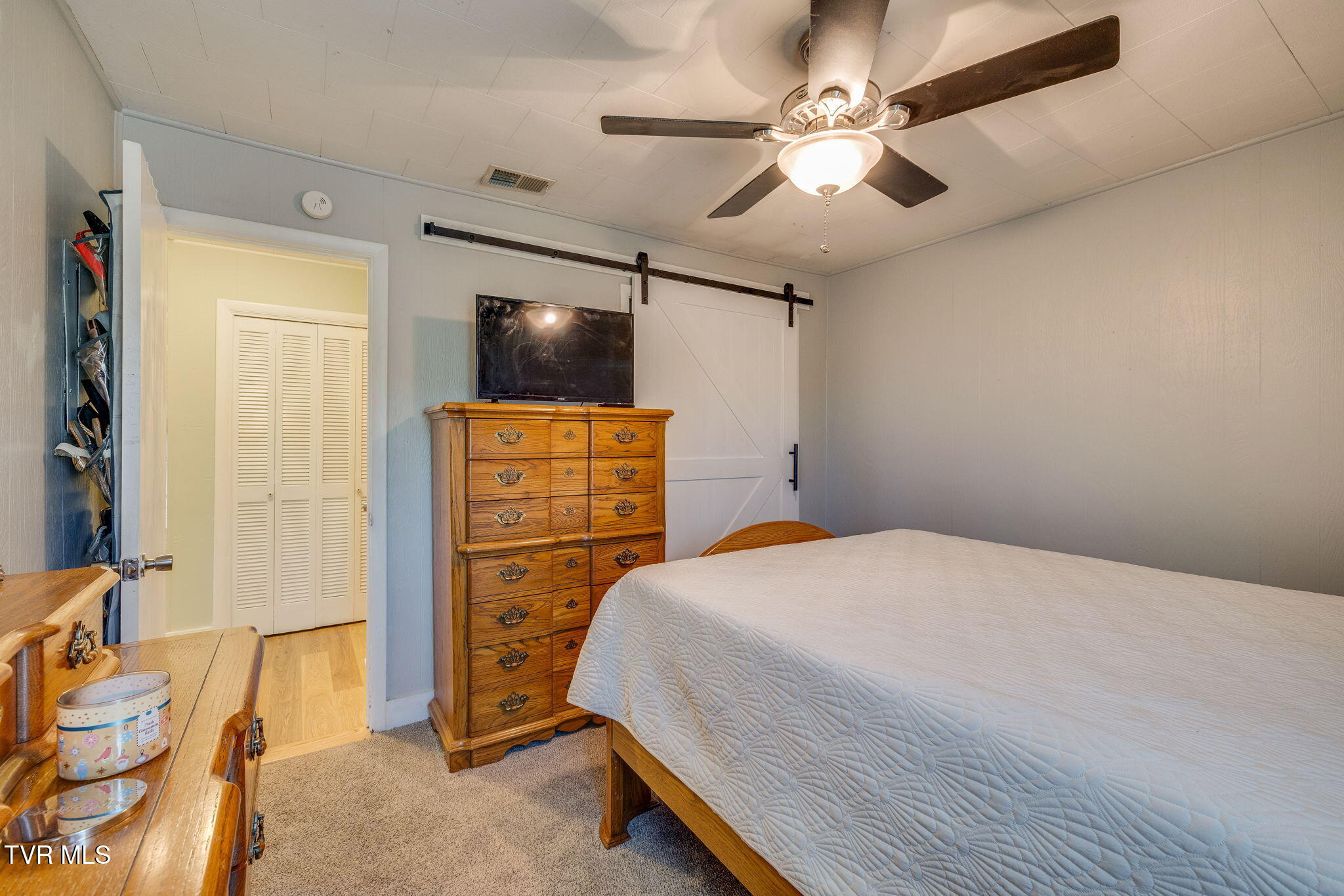 780 Hamilton Road, Unit B8 Blountville, TN 37617 - Photo 12 of 32 012