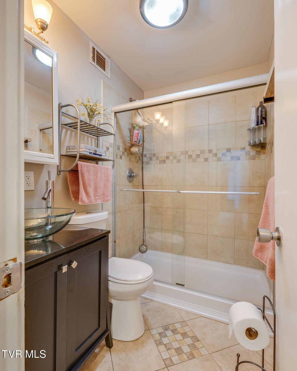 780 Hamilton Road, Unit B8 Blountville, TN 37617 - Photo 14 of 32 014