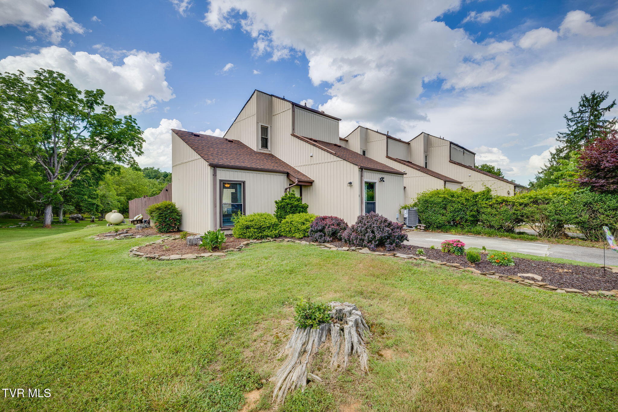 780 Hamilton Road, Unit B8 Blountville, TN 37617 - Photo 2 of 32 002