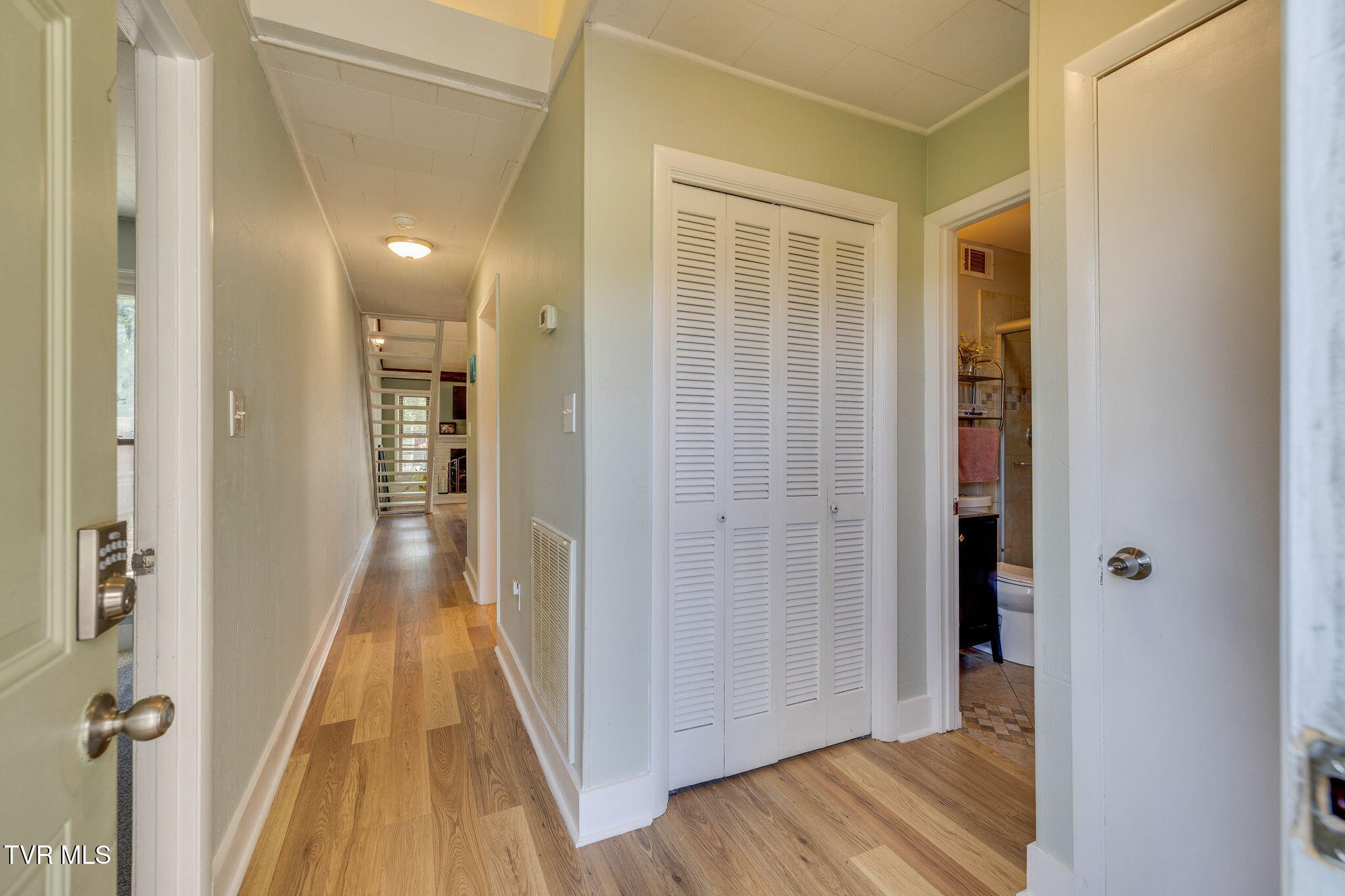 780 Hamilton Road, Unit B8 Blountville, TN 37617 - Photo 4 of 32 004