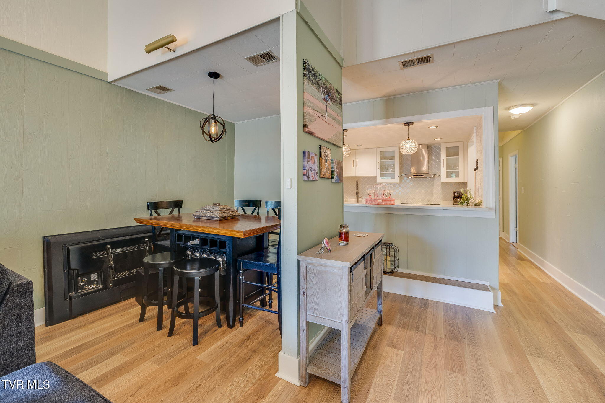 780 Hamilton Road, Unit B8 Blountville, TN 37617 - Photo 8 of 32 008