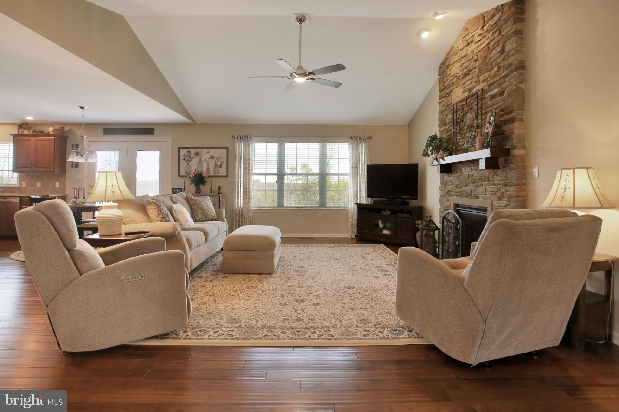 7046 Beaver Spring Road Harrisburg, PA 17111 - Photo 11 of 52 Great Room with vaulted ceiling.