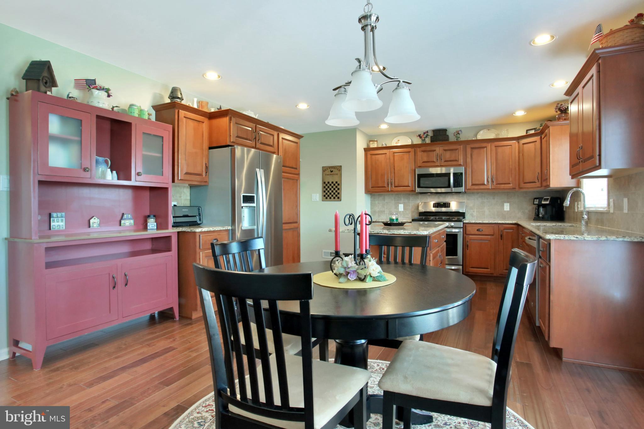 7046 Beaver Spring Road Harrisburg, PA 17111 - Photo 16 of 52 Kitchen with dining area