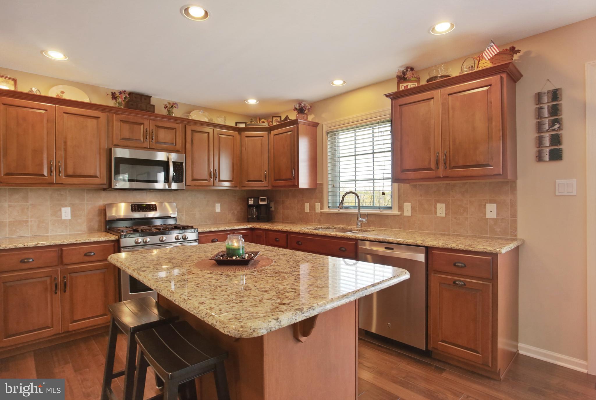 7046 Beaver Spring Road Harrisburg, PA 17111 - Photo 21 of 52 Quality cabinetry and granite counter tops