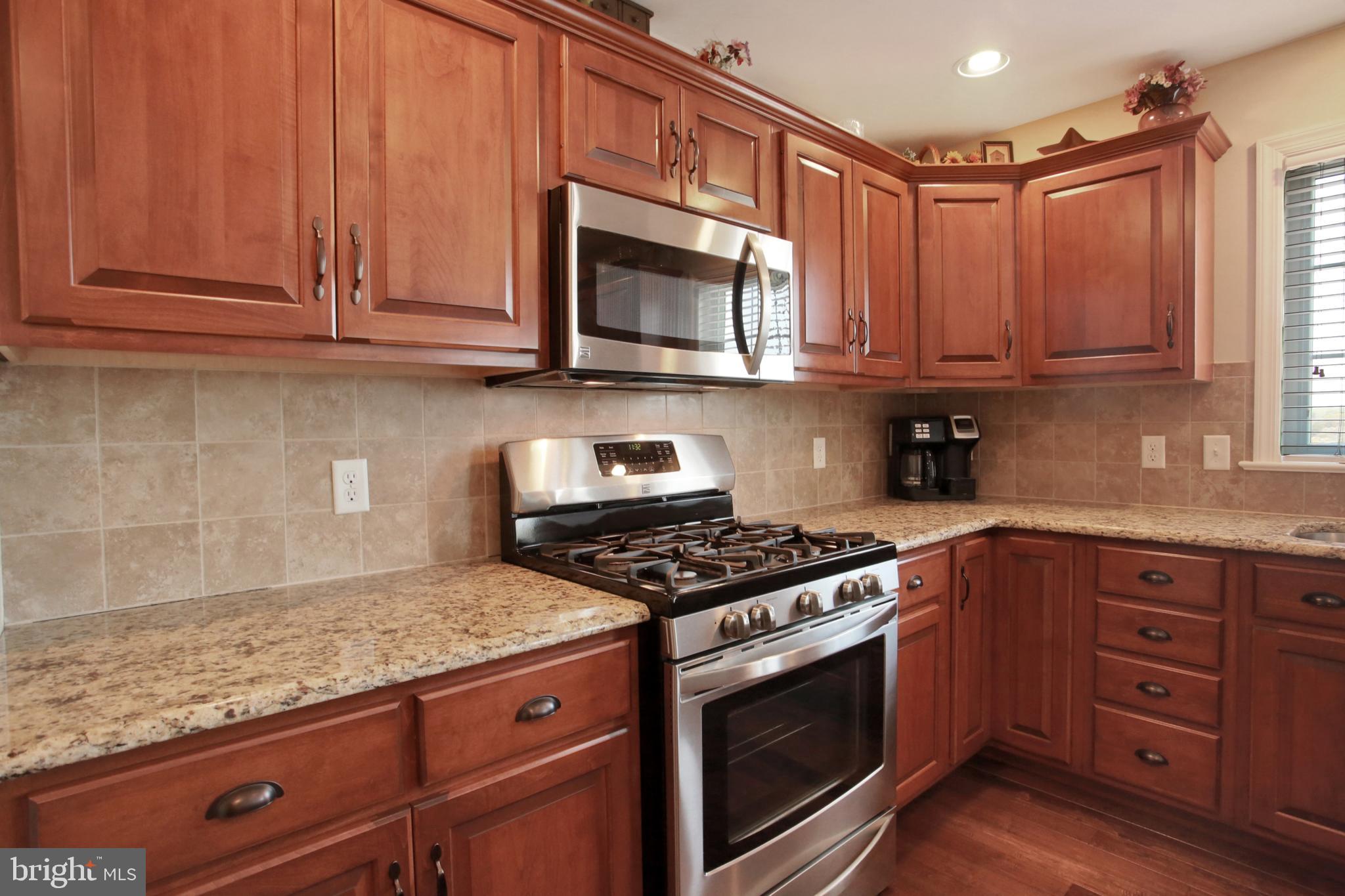7046 Beaver Spring Road Harrisburg, PA 17111 - Photo 23 of 52 SS Gas range