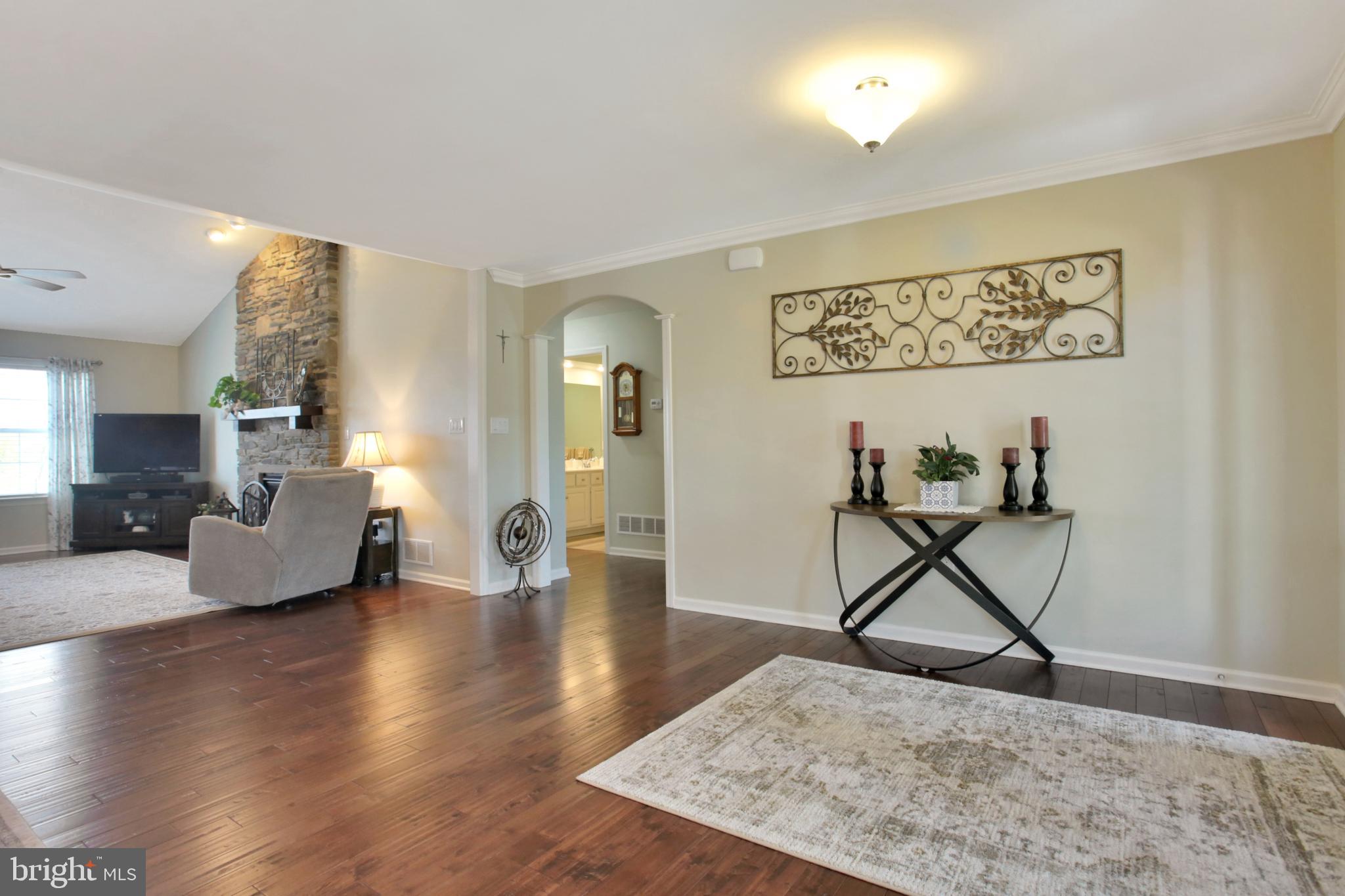 7046 Beaver Spring Road Harrisburg, PA 17111 - Photo 6 of 52 Spacious entry