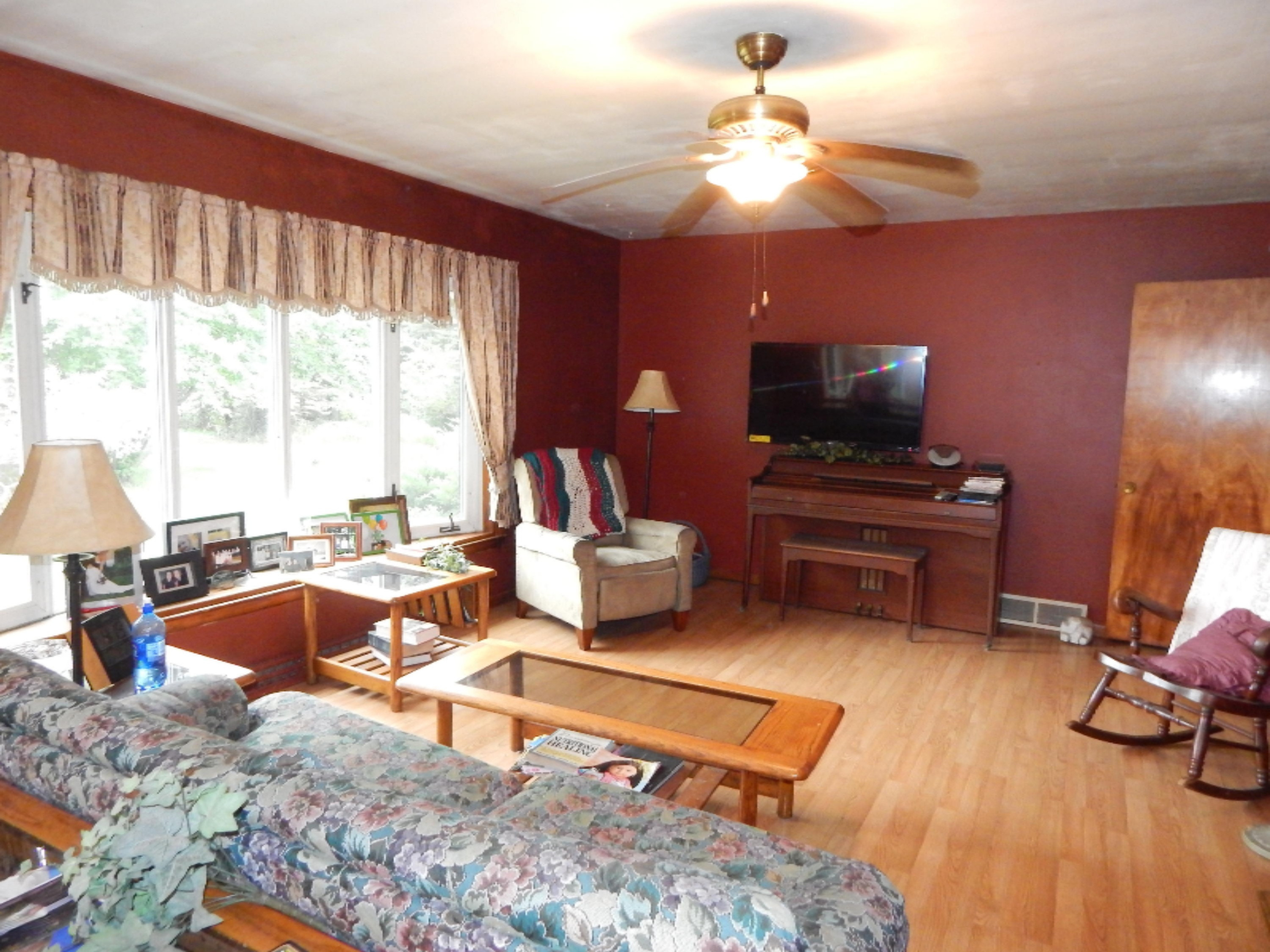3065 West Conrad Road Ludington, MI 49431 - Photo 2 of 13 Large Living Room