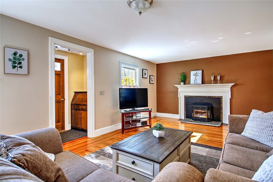 1 Massasoit Avenue Barrington, RI 02806 - Photo 12 of 33