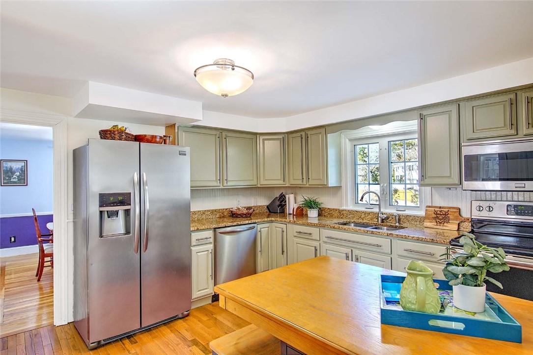 1 Massasoit Avenue Barrington, RI 02806 - Photo 7 of 33