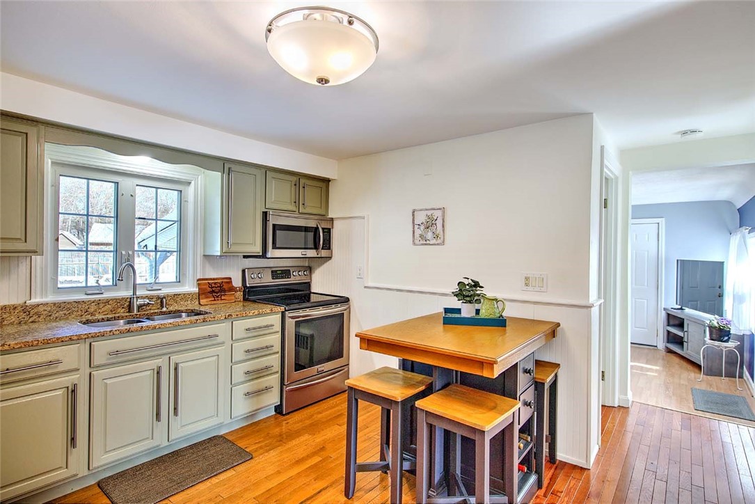 1 Massasoit Avenue Barrington, RI 02806 - Photo 9 of 33