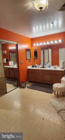 a view of room with an empty space