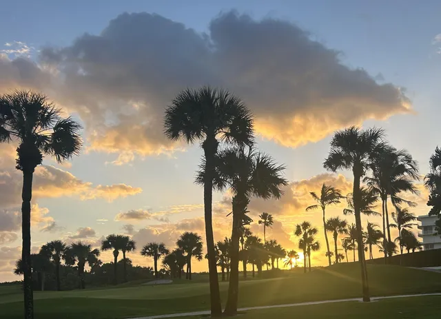 $450,000 | 2760 South Ocean Boulevard, Unit 213, Palm Beach, FL 33480