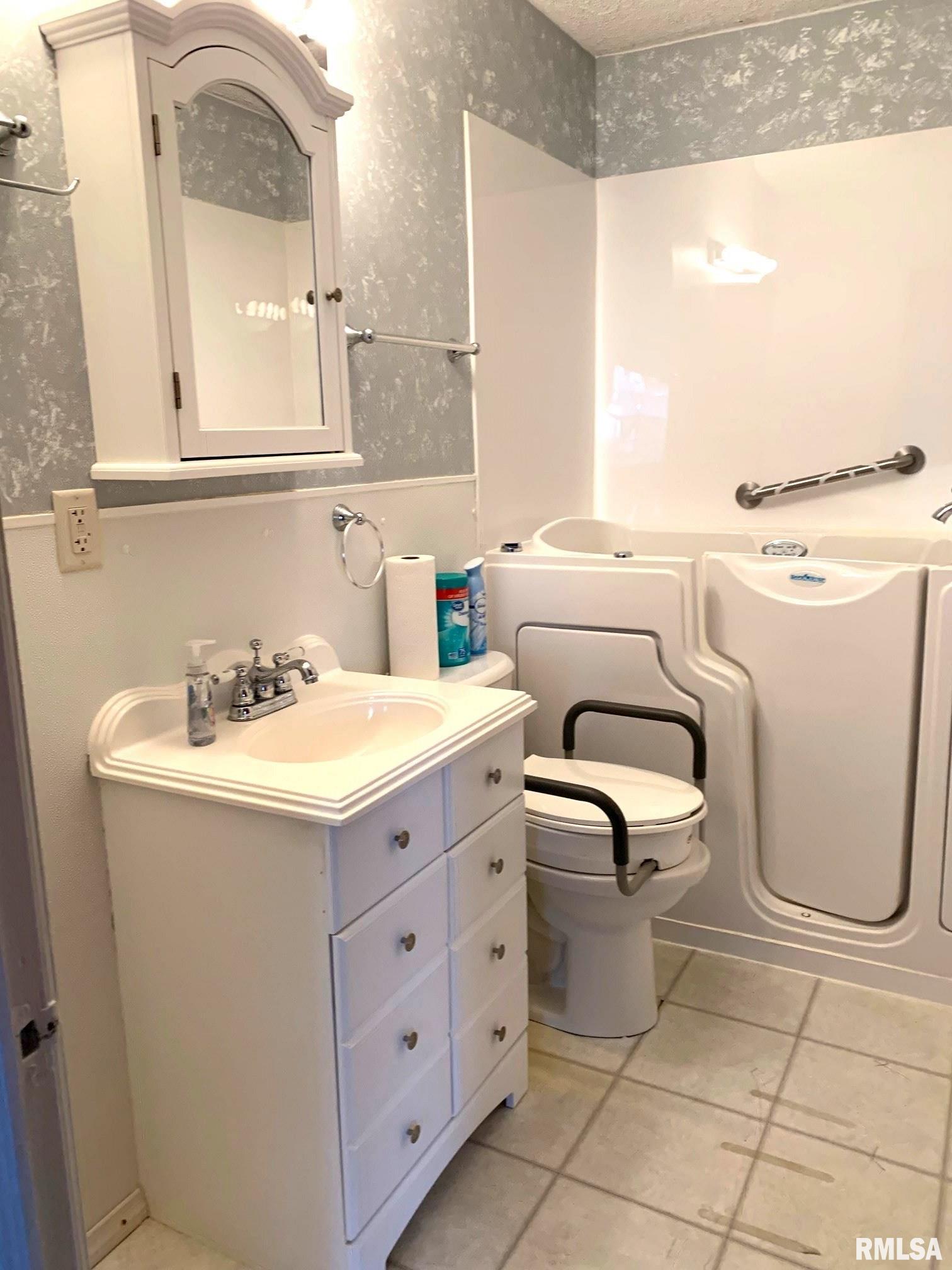 2861 Hoover Avenue Springfield, IL 62703 - Photo 11 of 22 Gallery Image 11