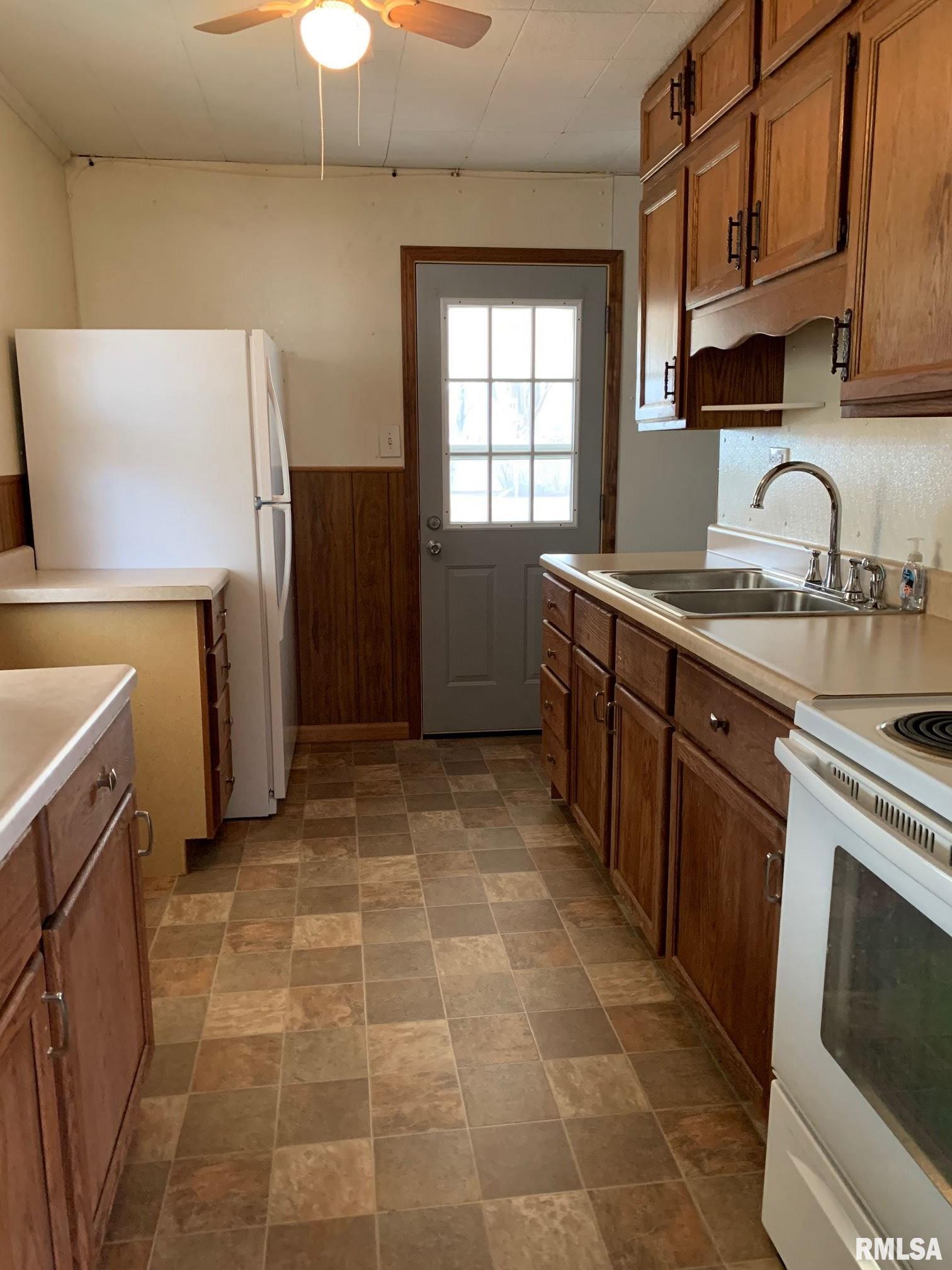 2861 Hoover Avenue Springfield, IL 62703 - Photo 5 of 22 Gallery Image 5