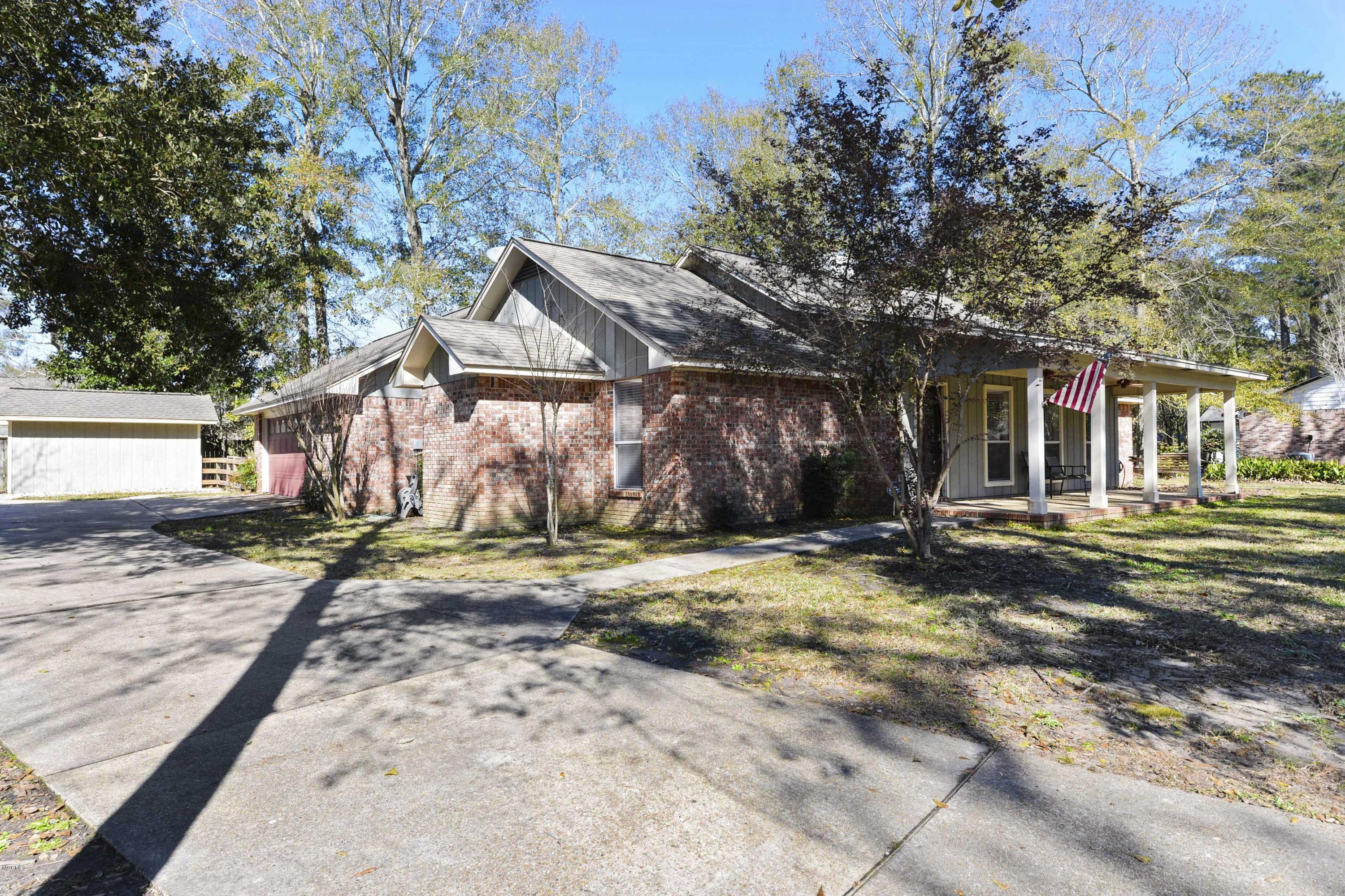 9100 Old Walnut Road Ocean Springs, MS 39564 - Photo 2 of 22 002
