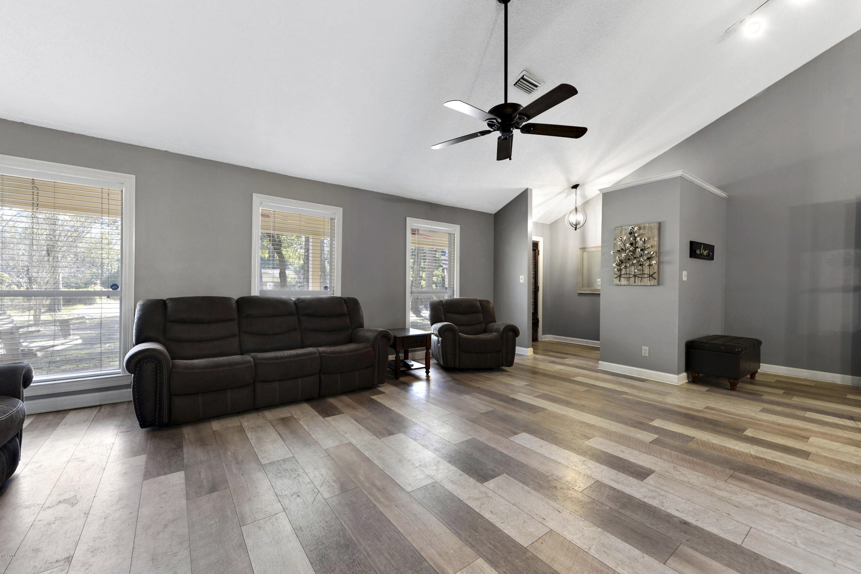 9100 Old Walnut Road Ocean Springs, MS 39564 - Photo 5 of 22 005