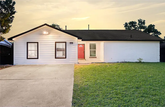 a view of outdoor space yard and garage