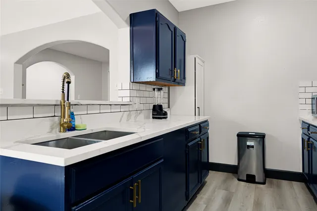 a close up view of a washer and dryer