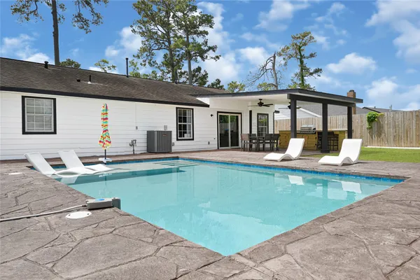 a picture of floor with a white wall and picture of white wall