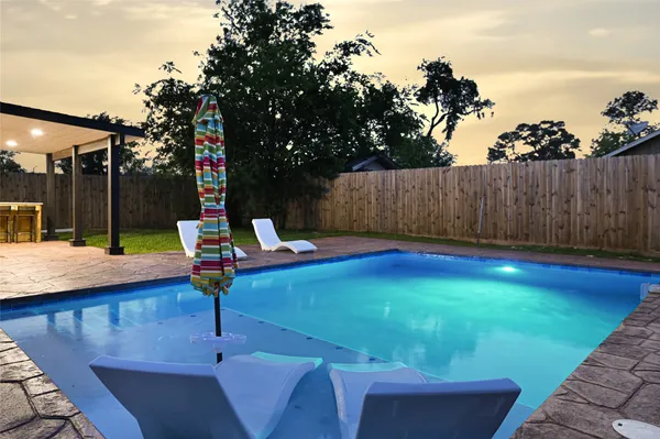 a view of a house with a backyard