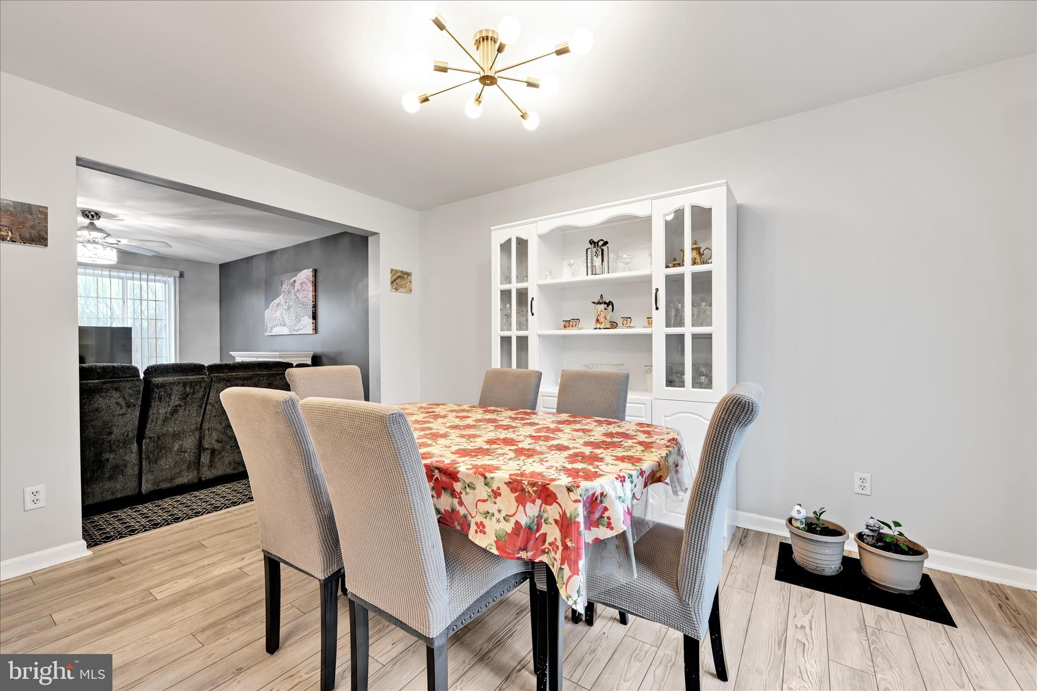 160 Riders Way Lebanon, PA 17042 - Photo 11 of 29 a dining room with furniture and window
