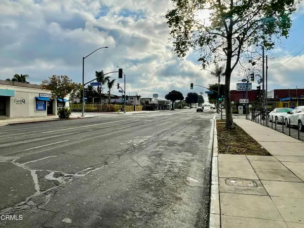 $1,500,000 | 2031-2035 East Thompson Boulevard, Ventura, CA 93001