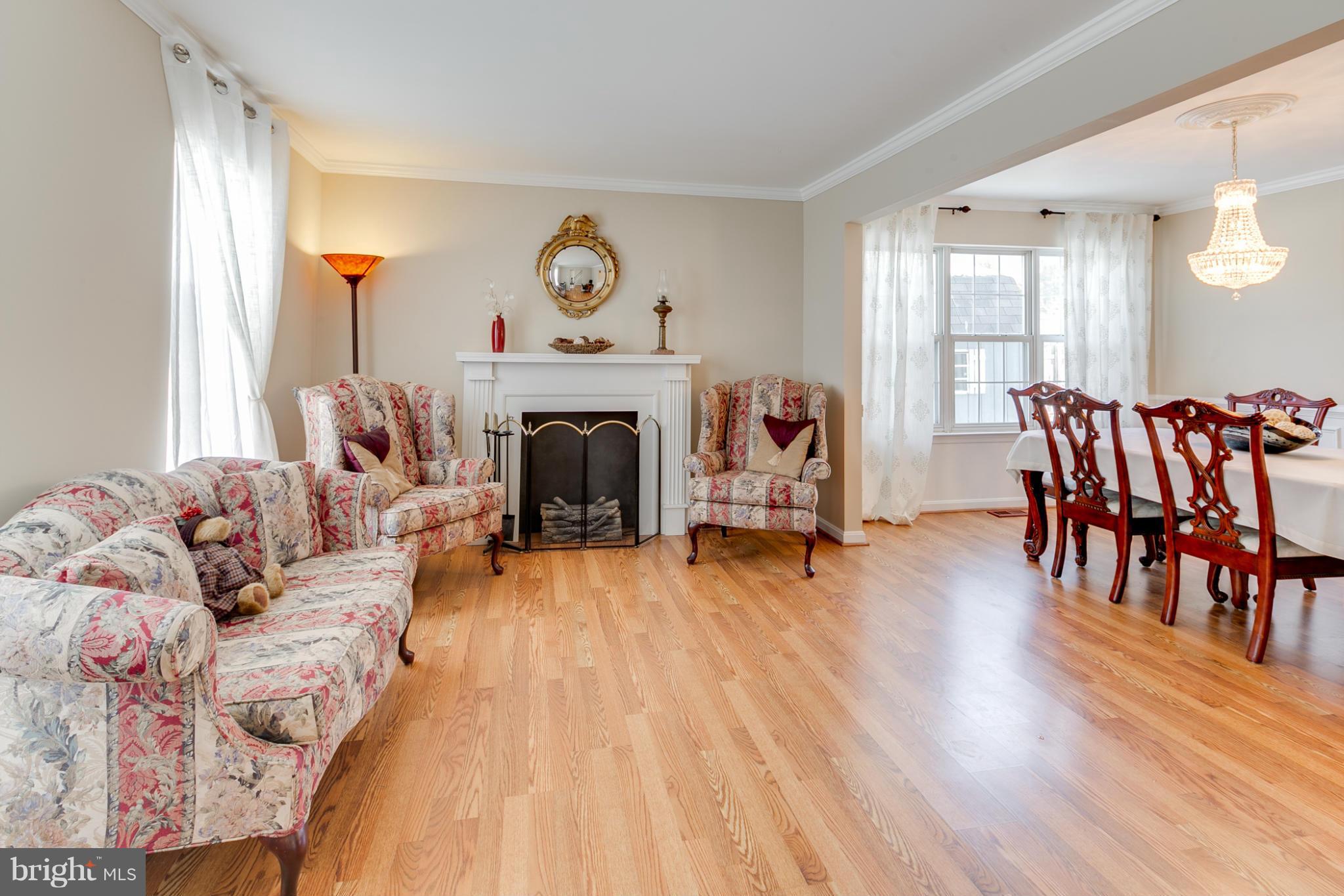 6677 Hunter Road Elkridge, MD 21075 - Photo 12 of 30 Living Room