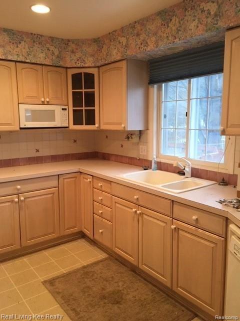 3390 Lake George Road Oakland, MI 48363 - Photo 5 of 25 IMG_2235.JPG