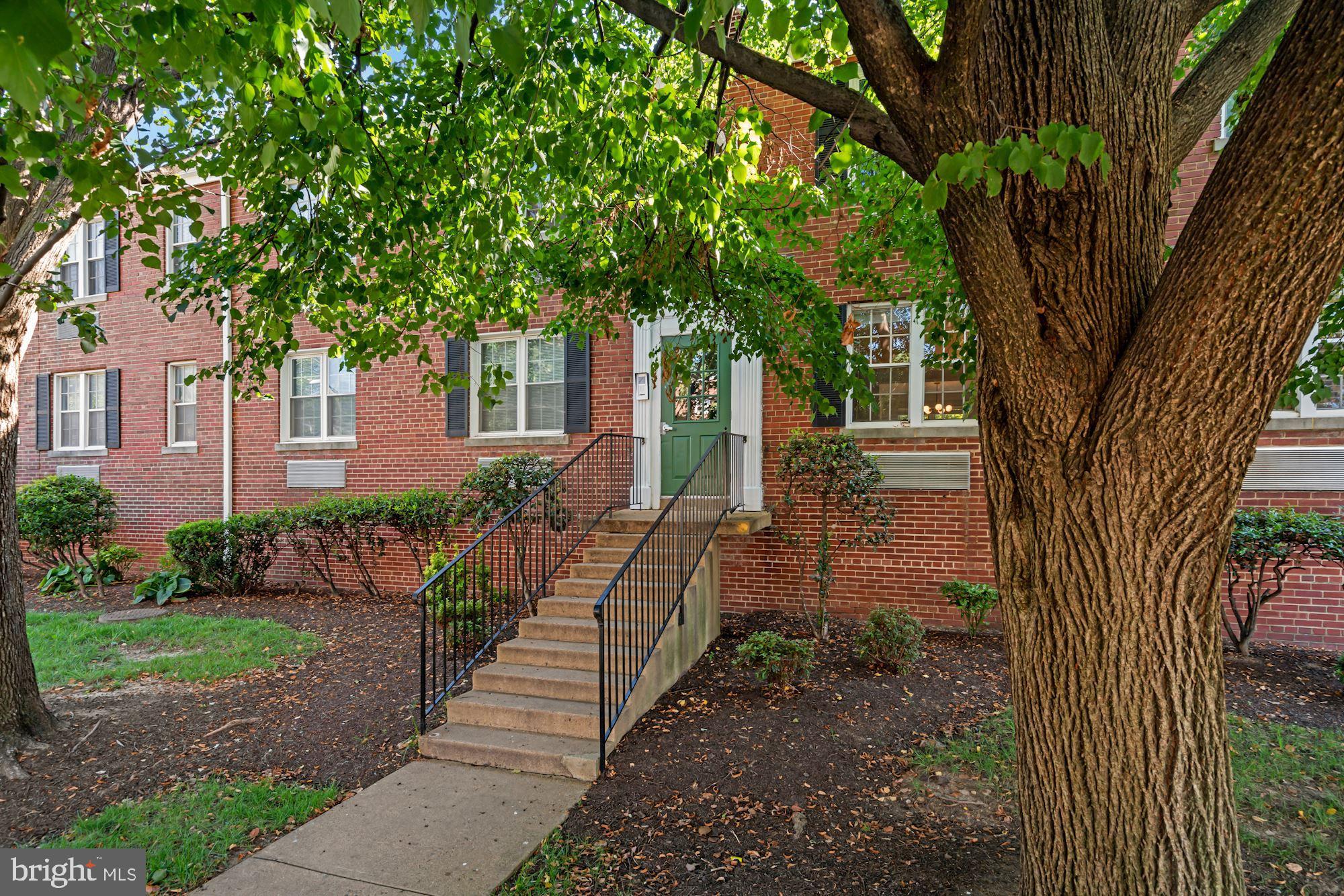 9 East Glebe Road, Unit D Alexandria, VA 22305 - Photo 2 of 22