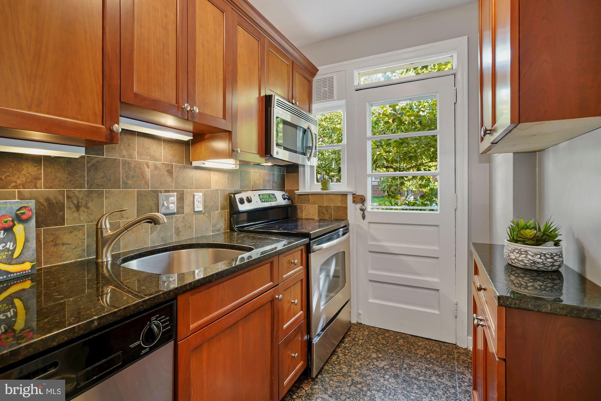 9 East Glebe Road, Unit D Alexandria, VA 22305 - Photo 9 of 22