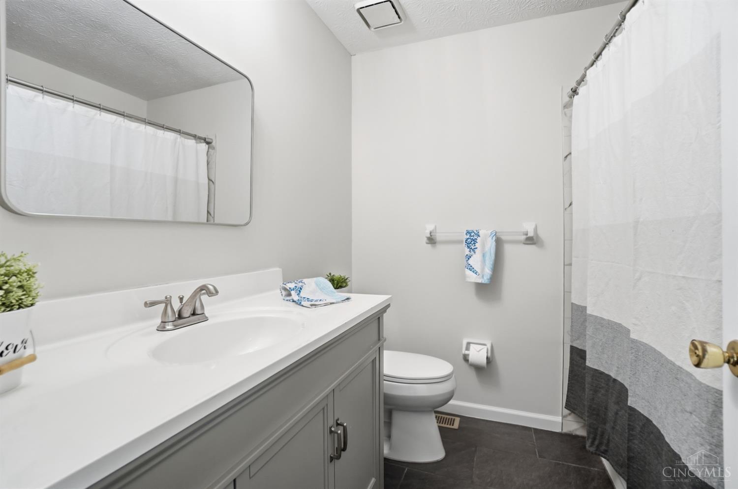 6340 Sheed Road Cincinnati, OH 45247 - Photo 28 of 60