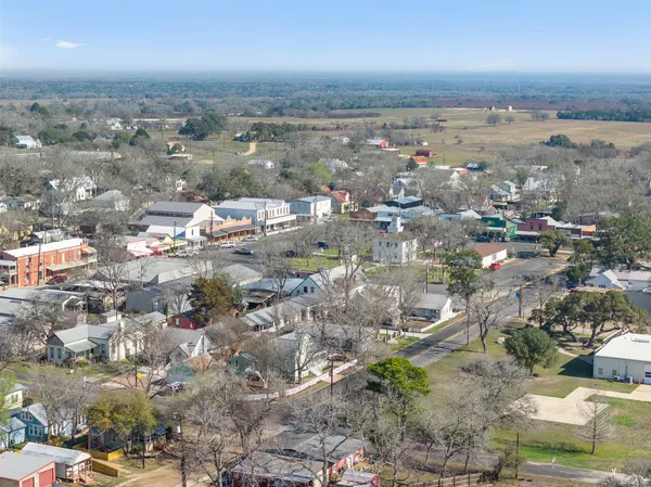 $595,000 | 407 Fm 955, Fayetteville, TX 78940