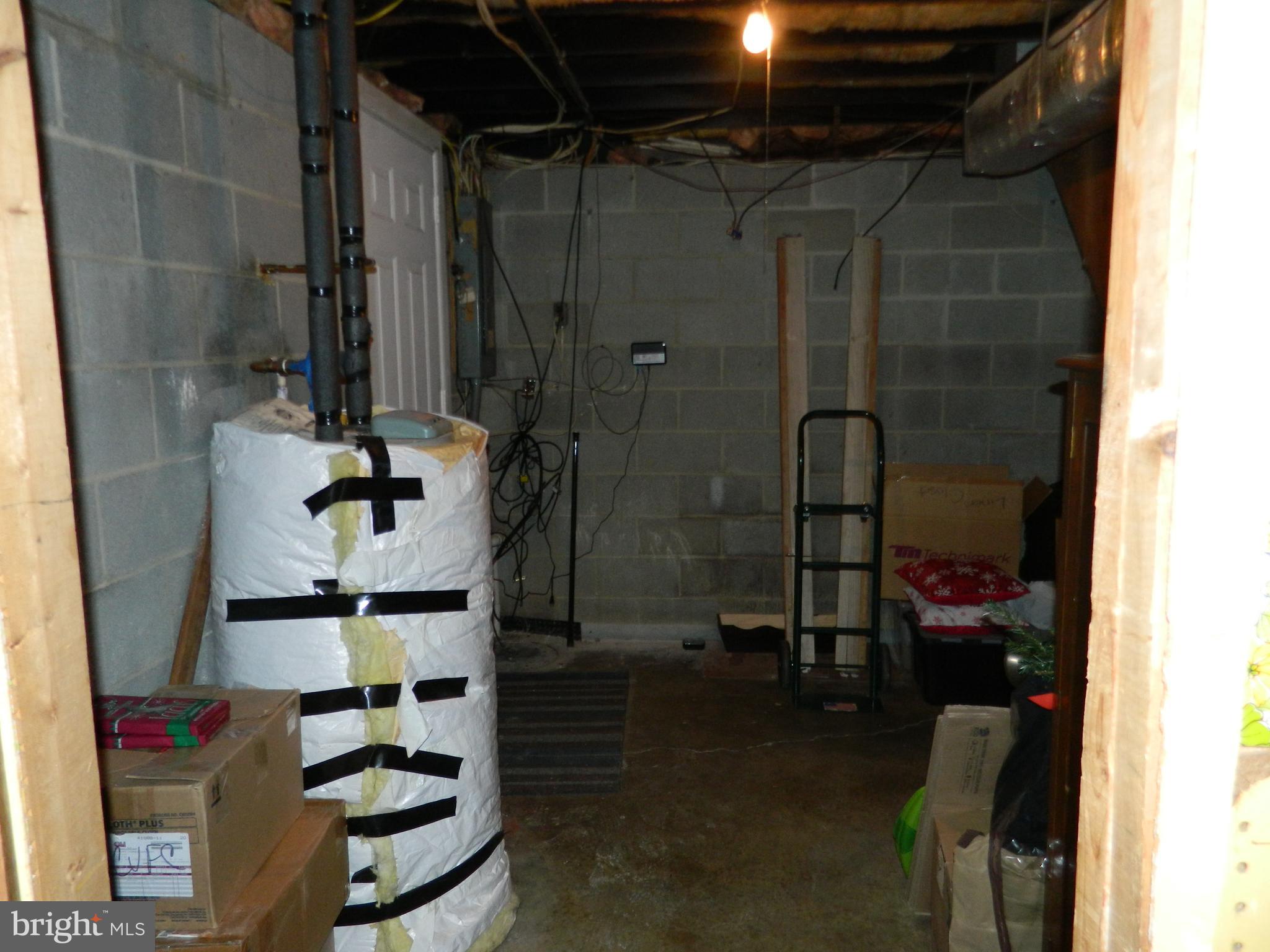 20822 San Mar Road Boonsboro, MD 21713 - Photo 17 of 36 hot water heater