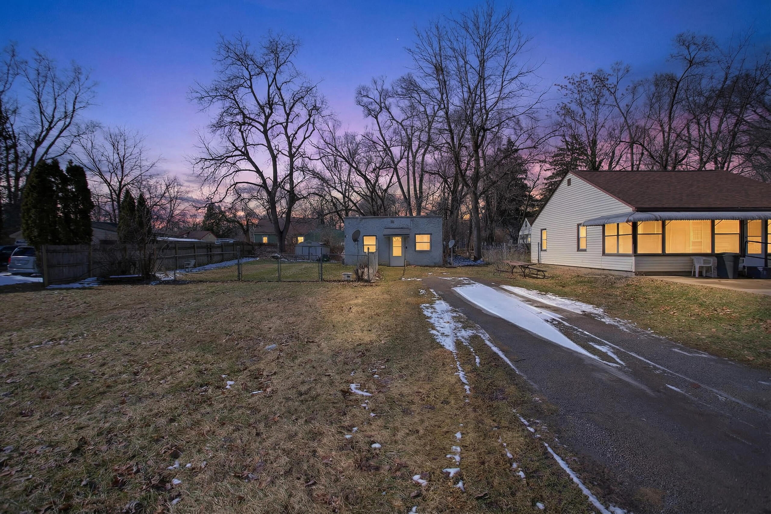 310 21st Street Jackson, MI 49203 - Photo 1 of 17 002_0N0A8296#twilight