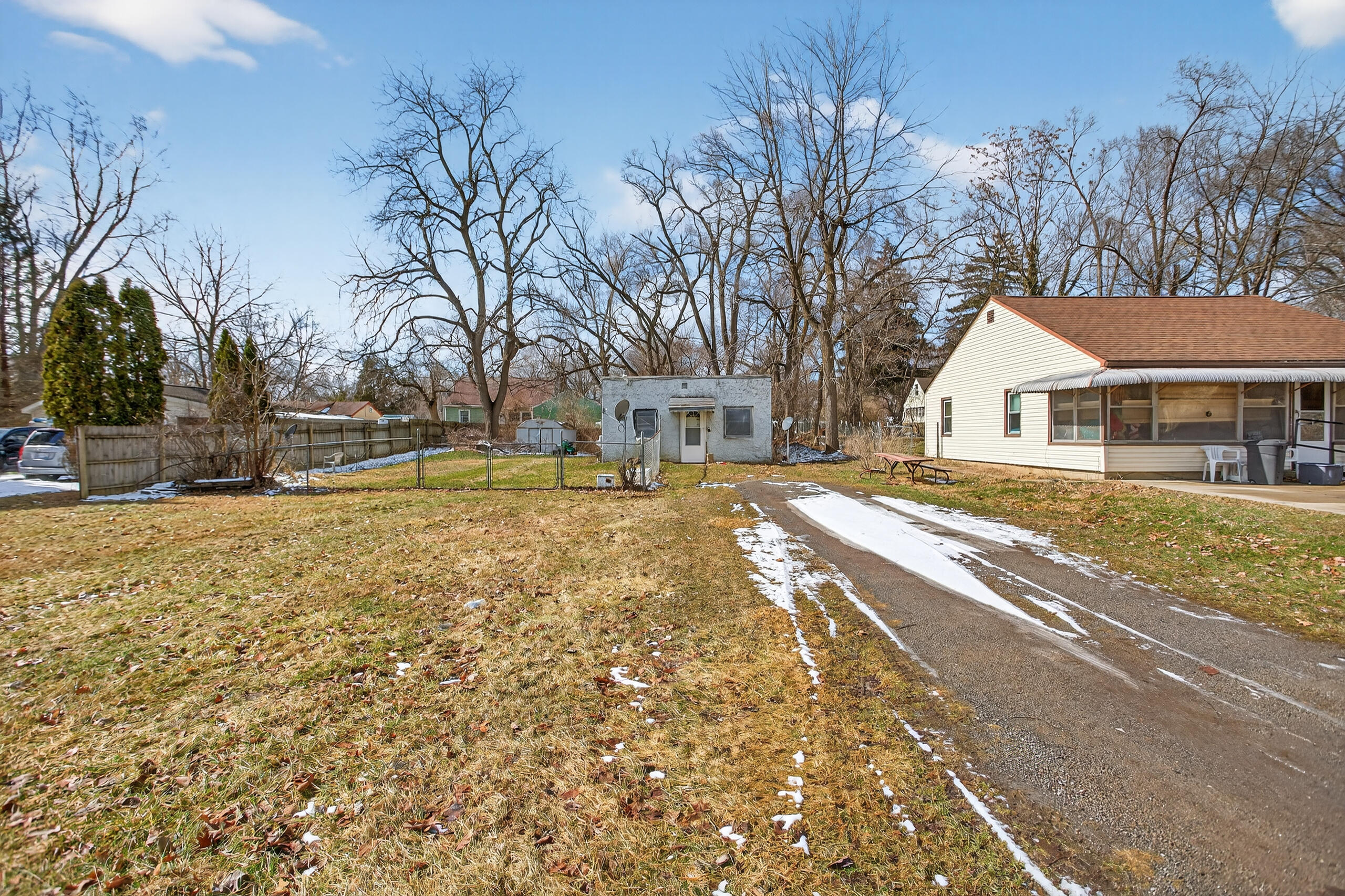 310 21st Street Jackson, MI 49203 - Photo 2 of 17 001_0N0A8296