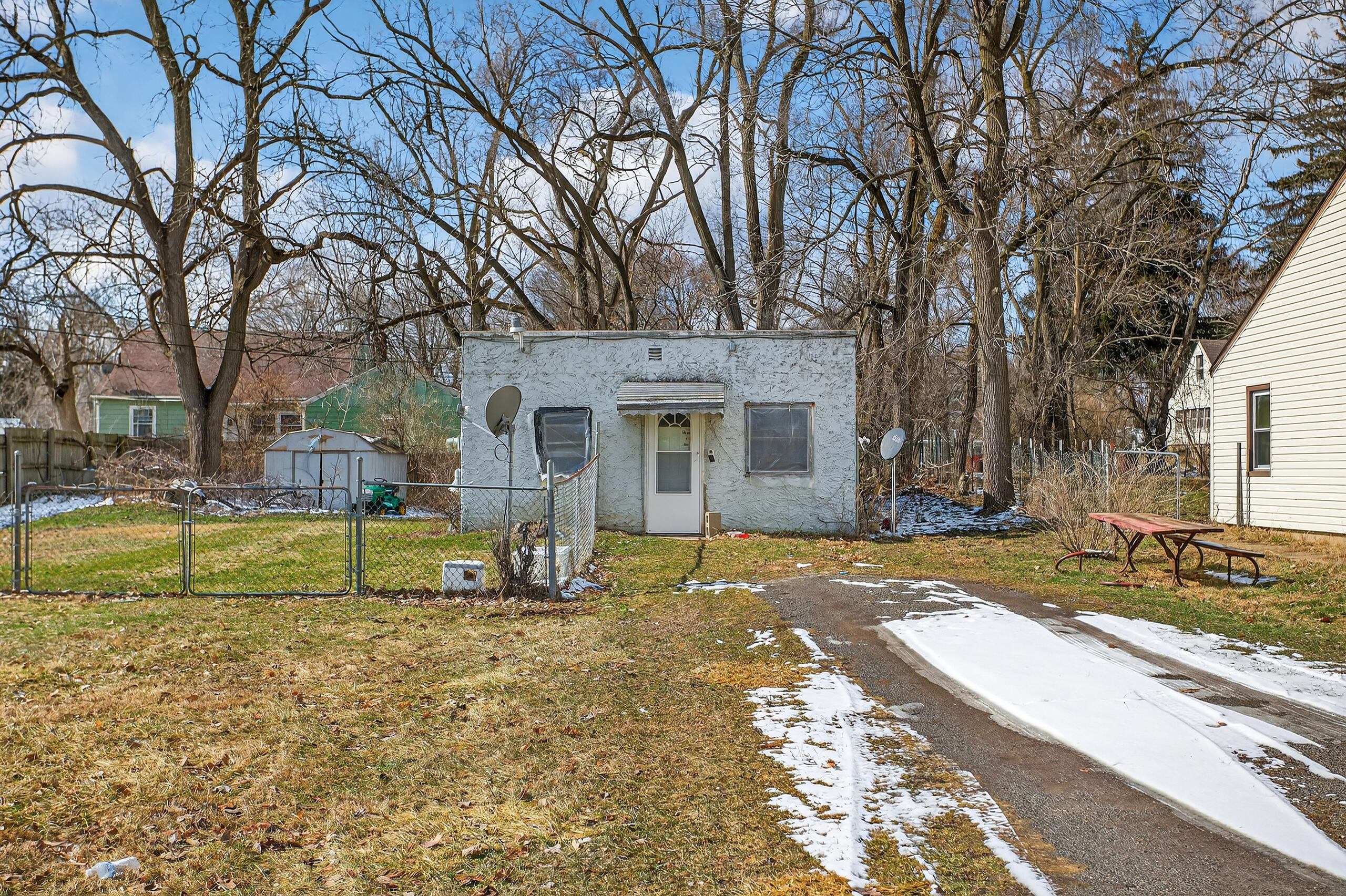 310 21st Street Jackson, MI 49203 - Photo 3 of 17 003_0N0A8298