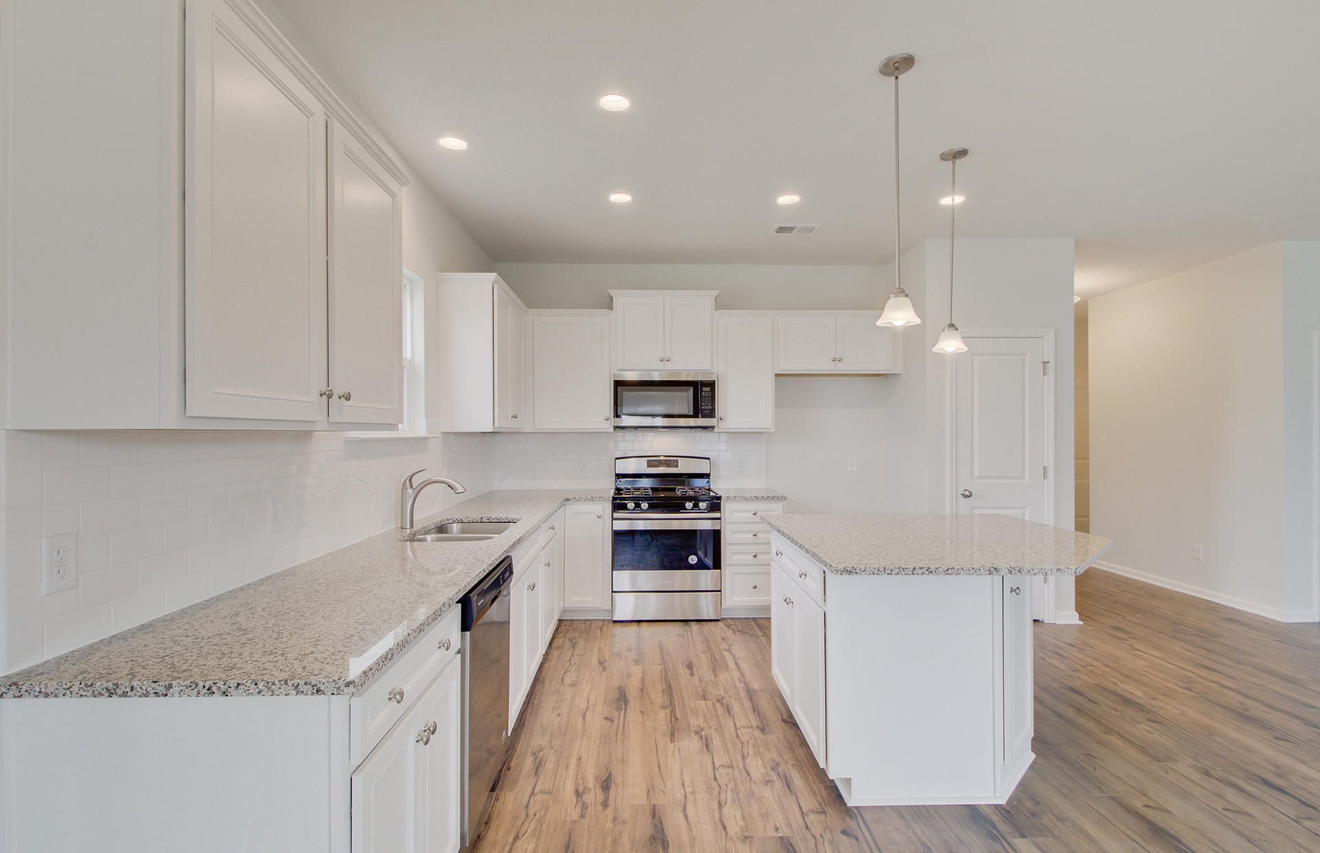 165 Hayworth Road Summerville, SC 29486 - Photo 12 of 33 Kitchen
