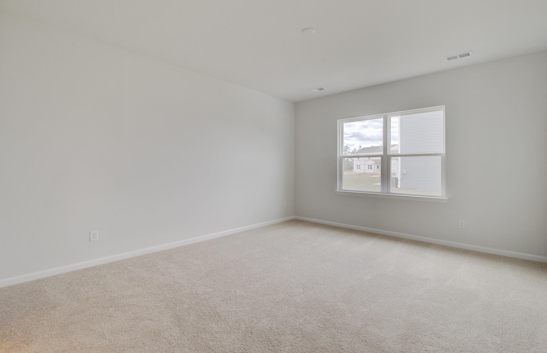 165 Hayworth Road Summerville, SC 29486 - Photo 16 of 33 Master bedroom