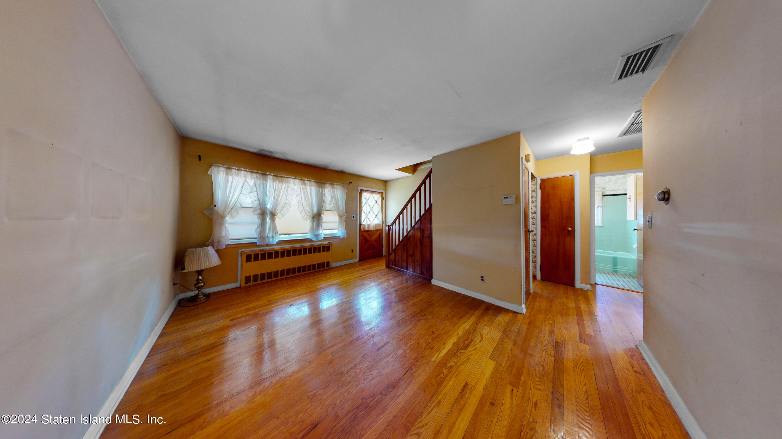 442 Watchogue Road Staten Island, NY 10314 - Photo 2 of 18 2