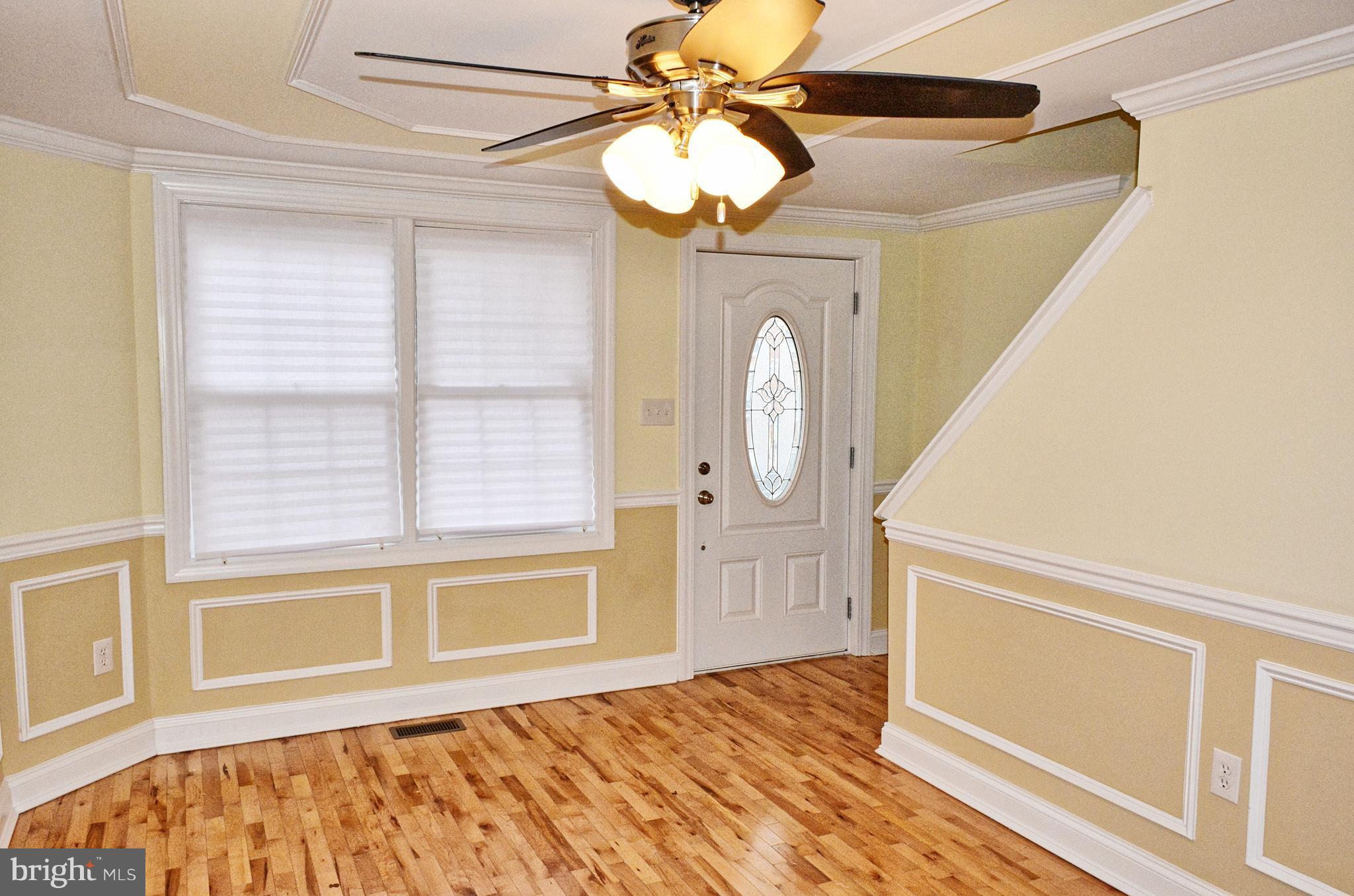 3727 Greenvale Road Baltimore, MD 21229 - Photo 4 of 14 Living Room