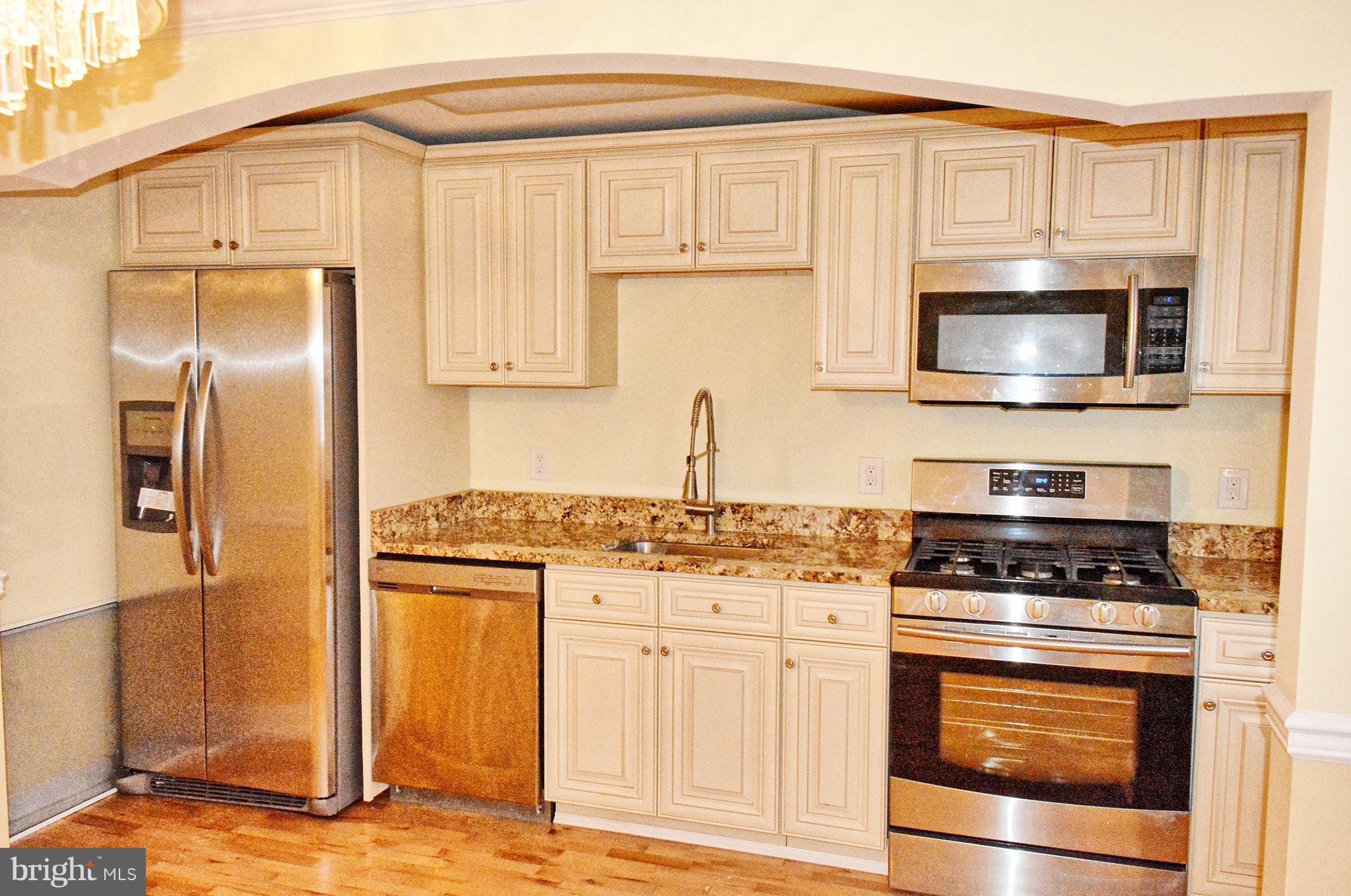 3727 Greenvale Road Baltimore, MD 21229 - Photo 6 of 14 Kitchen