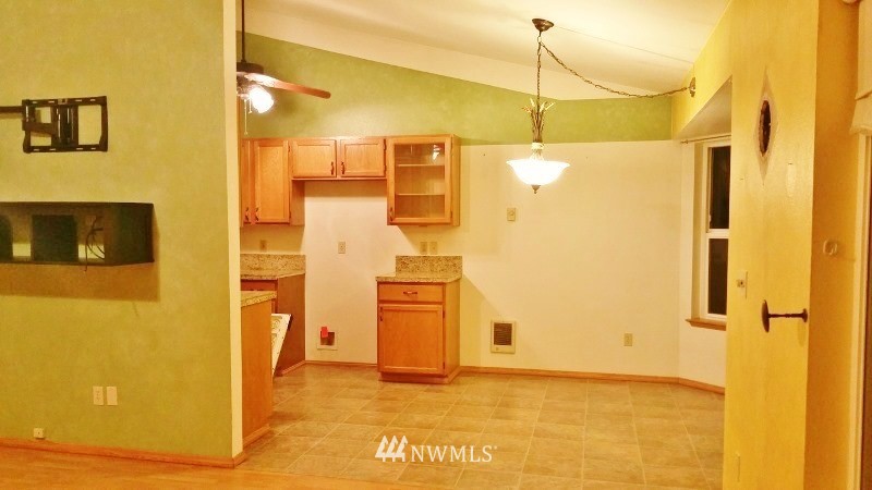 17932 Jordan Street Southwest Rochester, WA 98579 - Photo 10 of 18