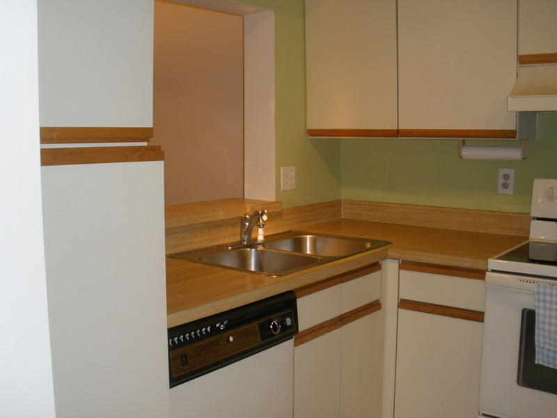 21938 Remsen Terrace, Unit 206 Boca Raton, FL 33433 - Photo 2 of 11 kitchen