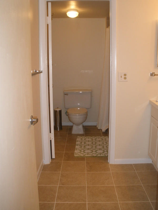 21938 Remsen Terrace, Unit 206 Boca Raton, FL 33433 - Photo 7 of 11 bath area