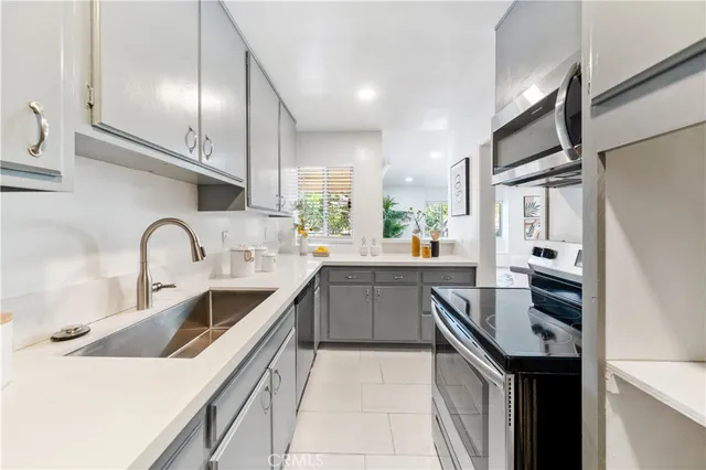 $620,000 | 5674 Windsor Way, Unit 201, Culver City, CA 90230