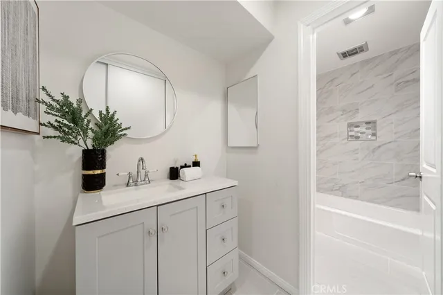 $620,000 | 5674 Windsor Way, Unit 201, Culver City, CA 90230